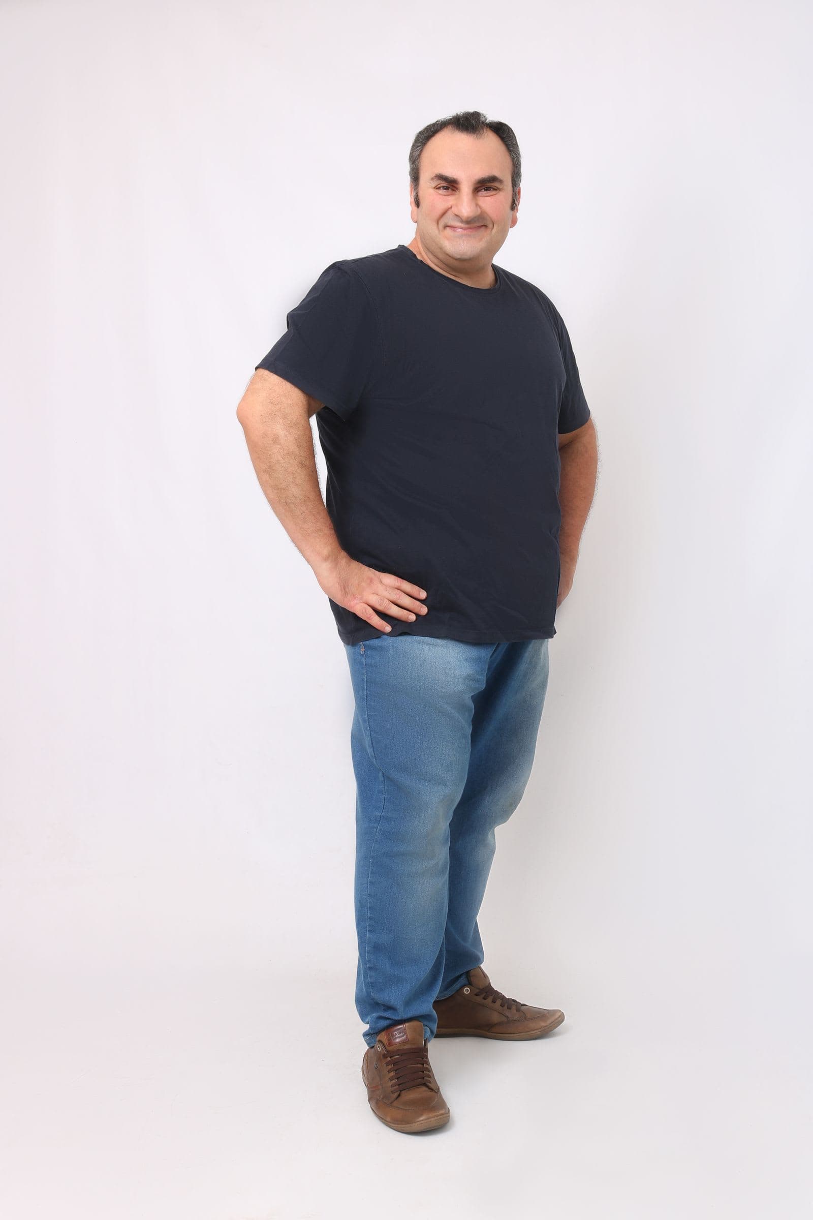 Relaxed Straight Jeans in Mid Blue
